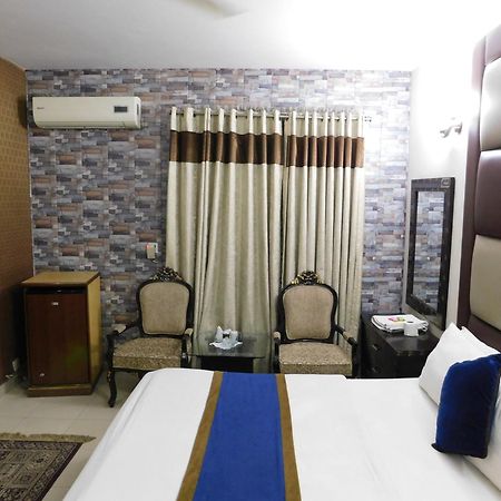 Hotel Tourist Inn Лахор Екстер'єр фото