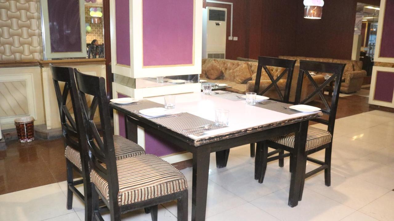 Hotel Tourist Inn Лахор Екстер'єр фото