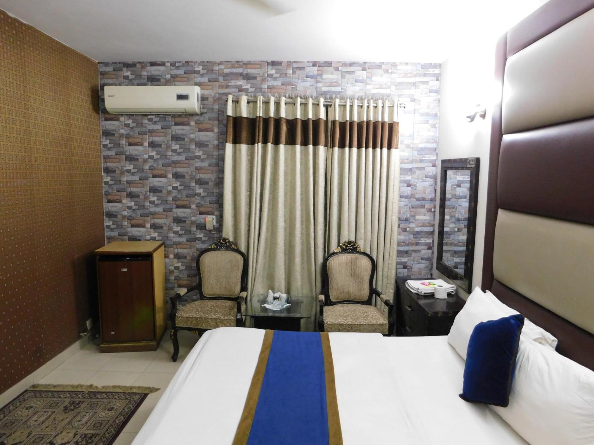 Hotel Tourist Inn Лахор Екстер'єр фото