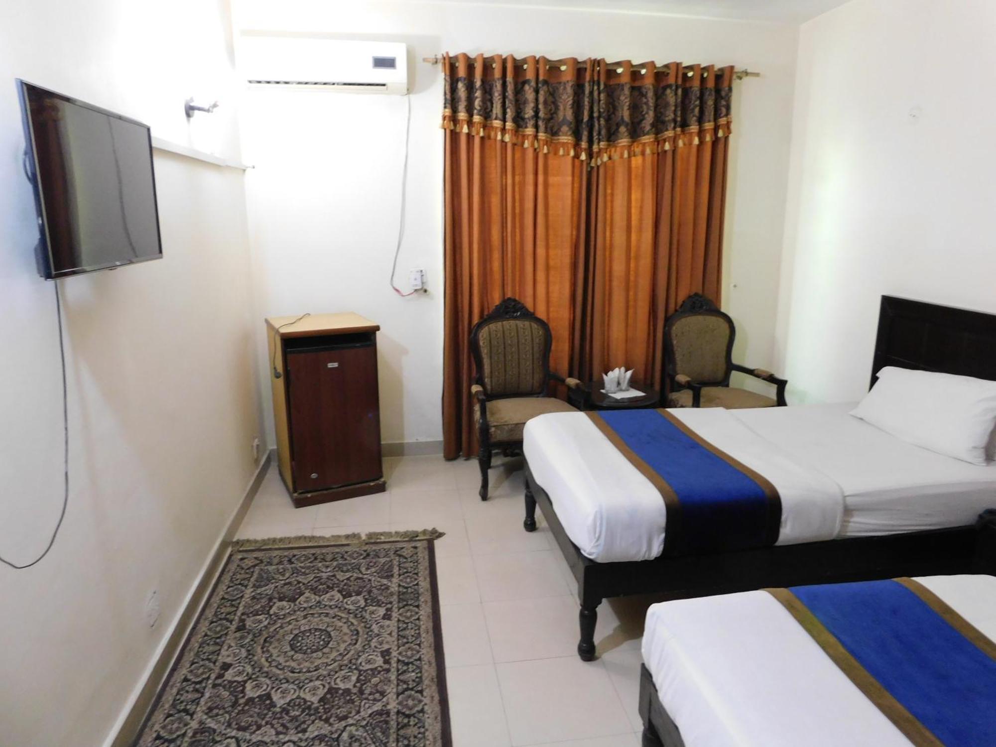 Hotel Tourist Inn Лахор Екстер'єр фото