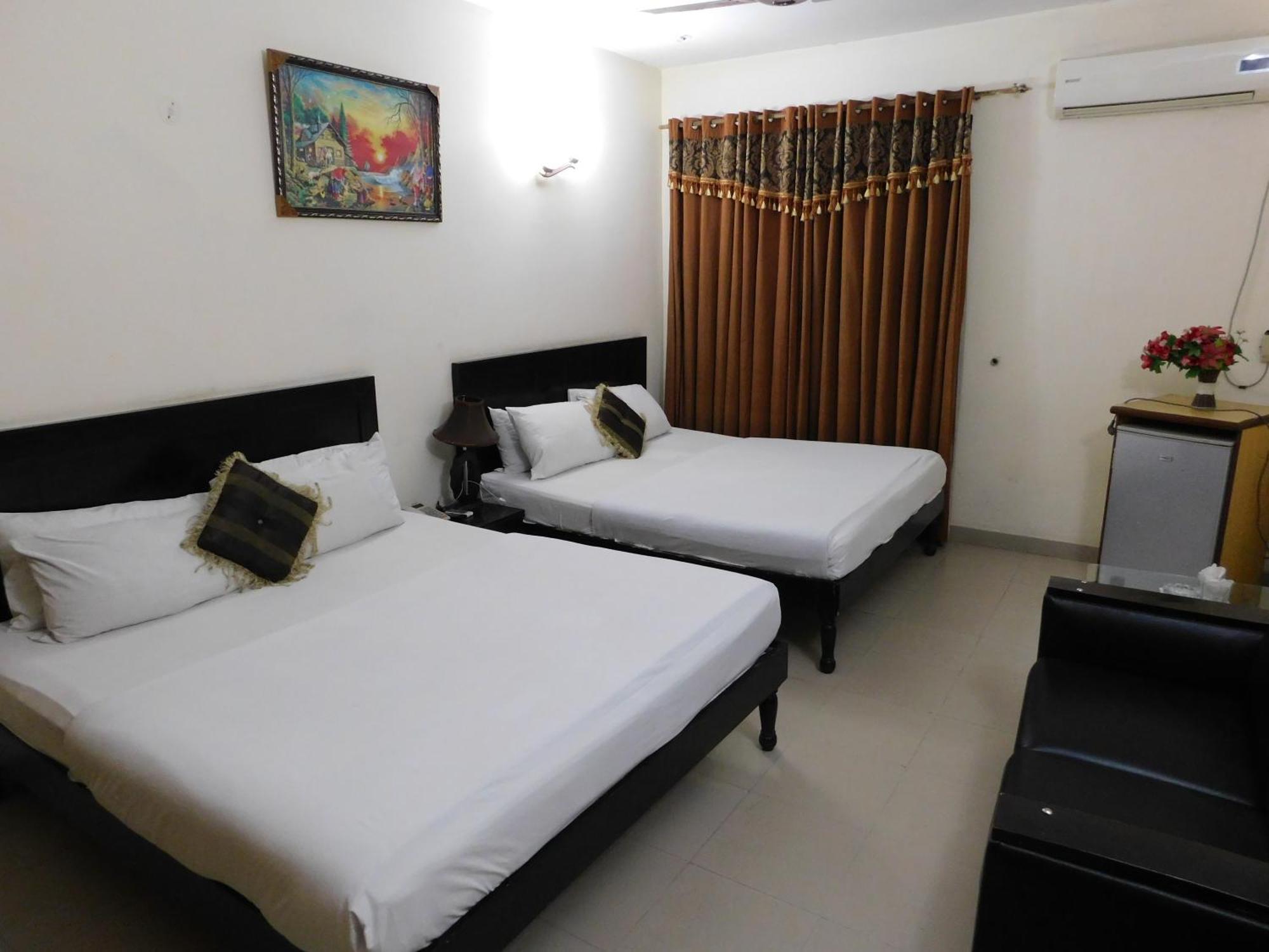 Hotel Tourist Inn Лахор Екстер'єр фото