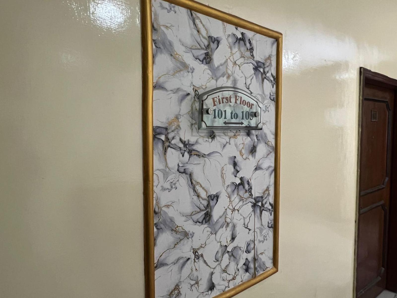 Hotel Tourist Inn Лахор Екстер'єр фото