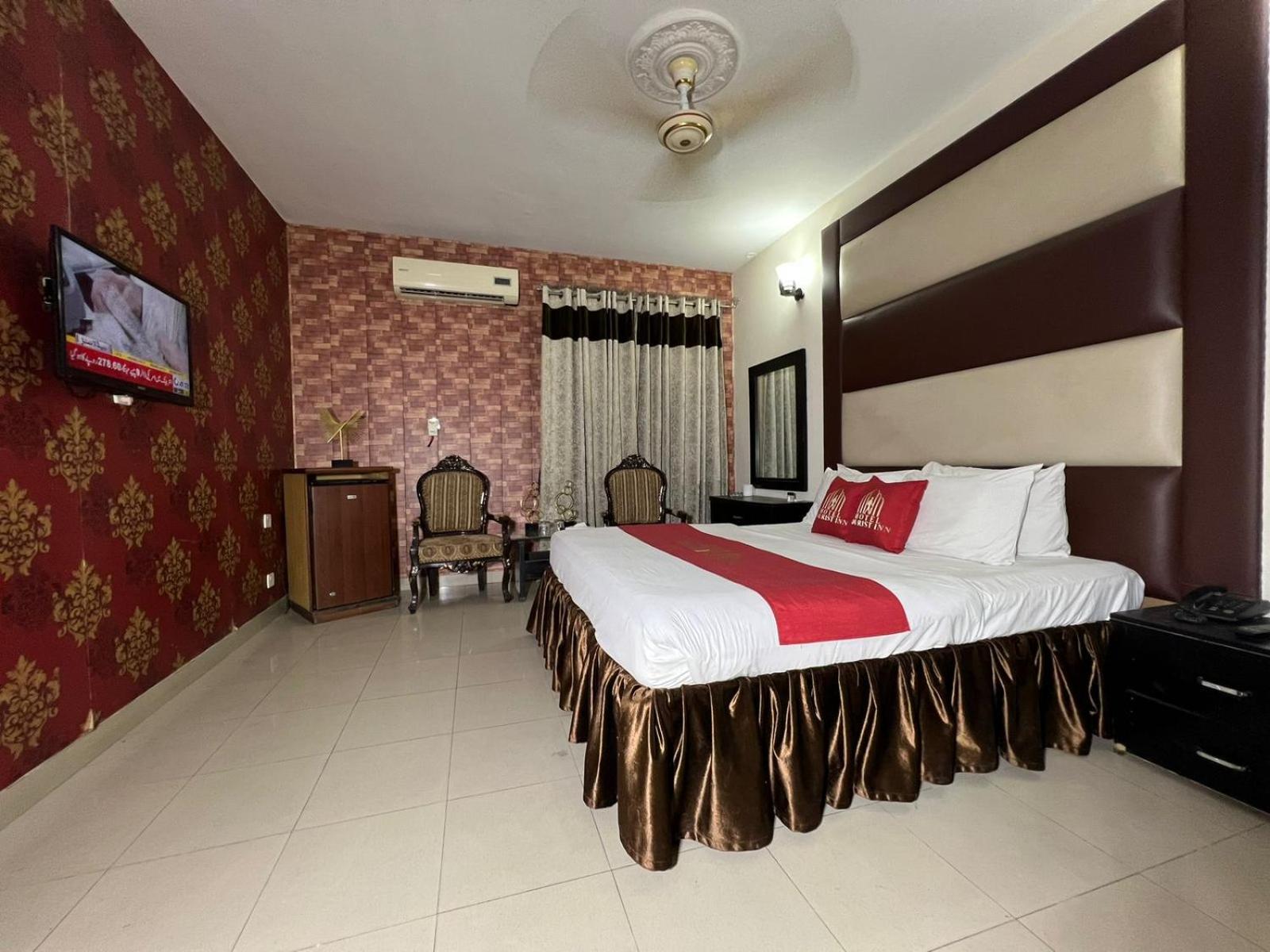 Hotel Tourist Inn Лахор Екстер'єр фото