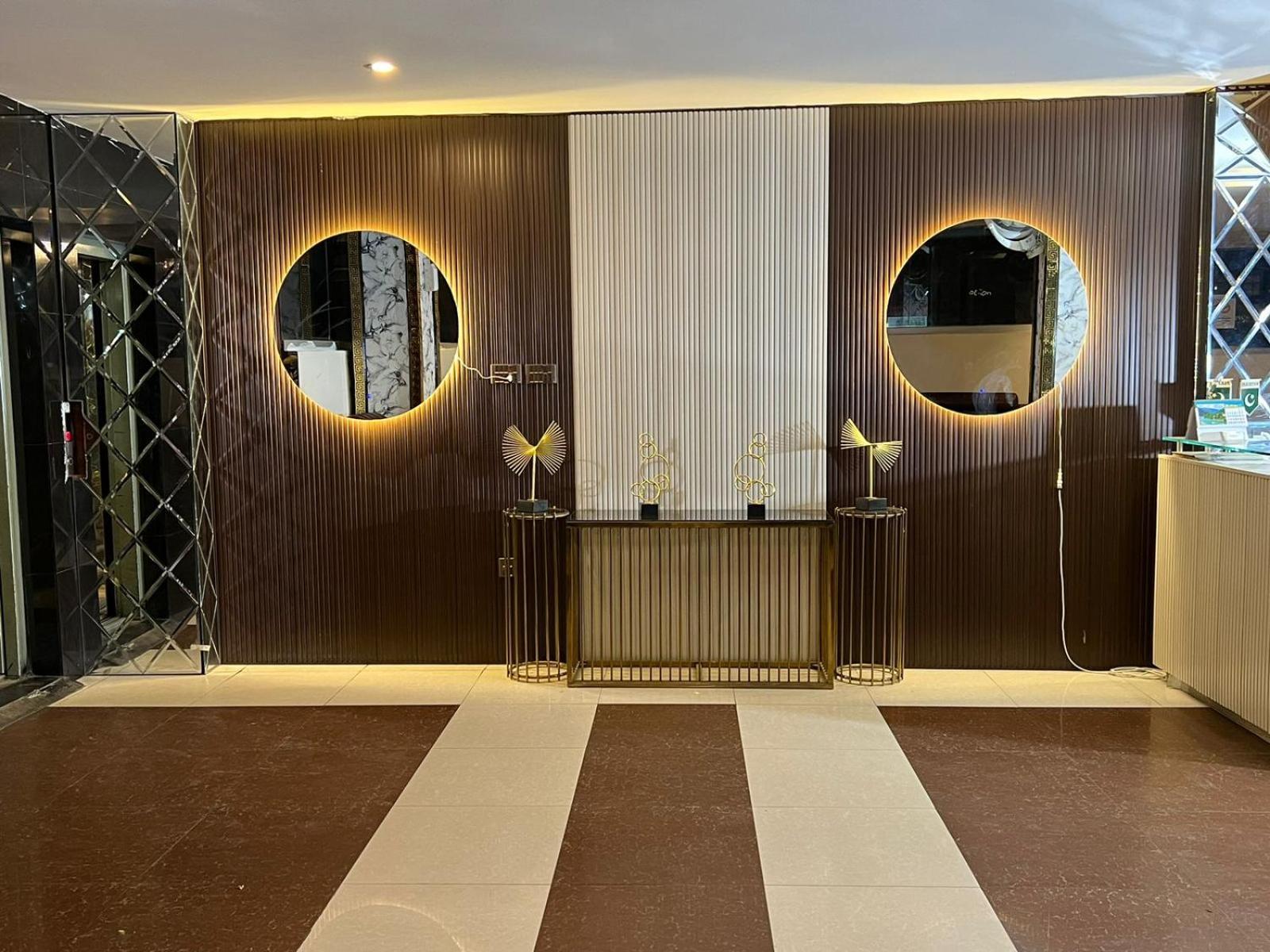 Hotel Tourist Inn Лахор Екстер'єр фото