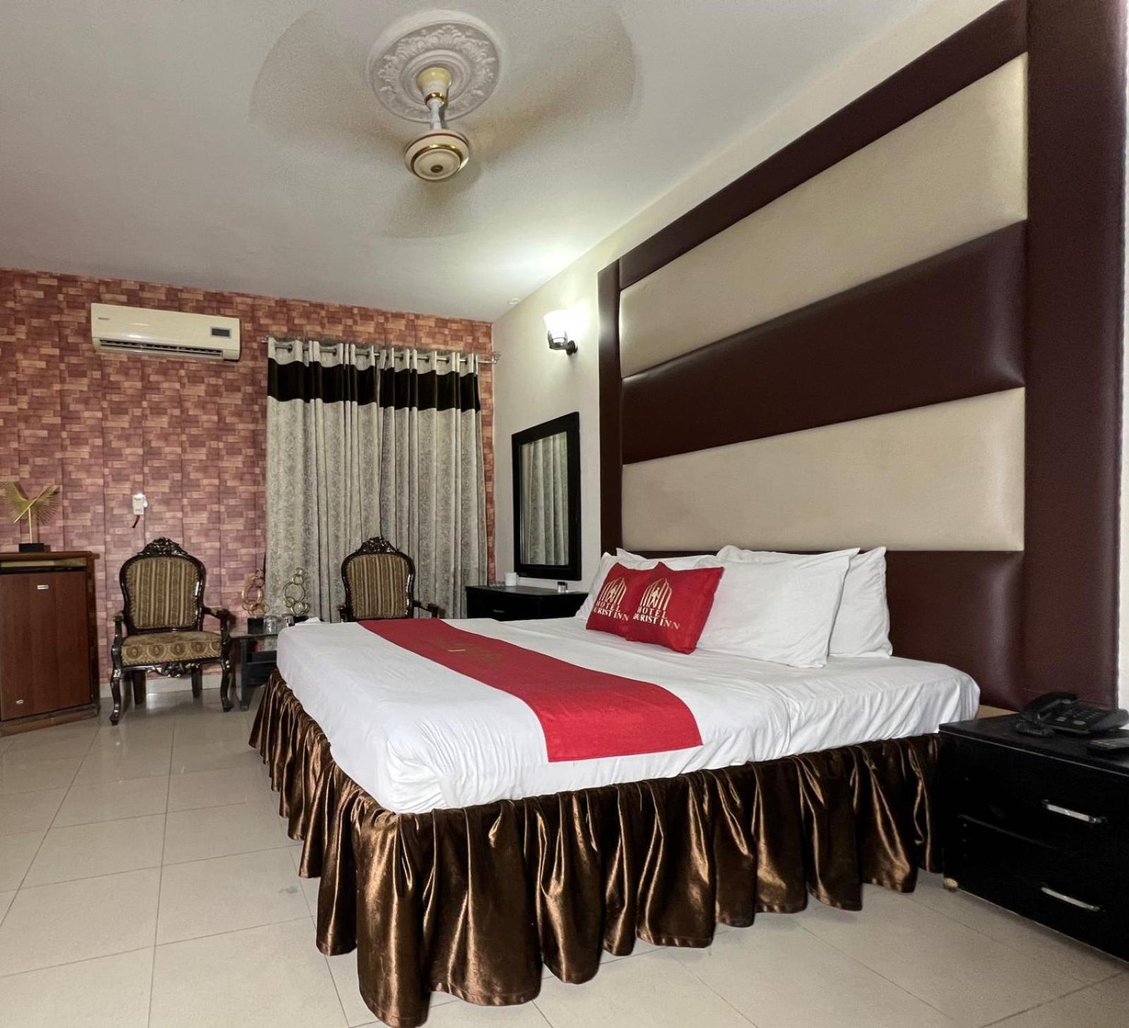 Hotel Tourist Inn Лахор Екстер'єр фото