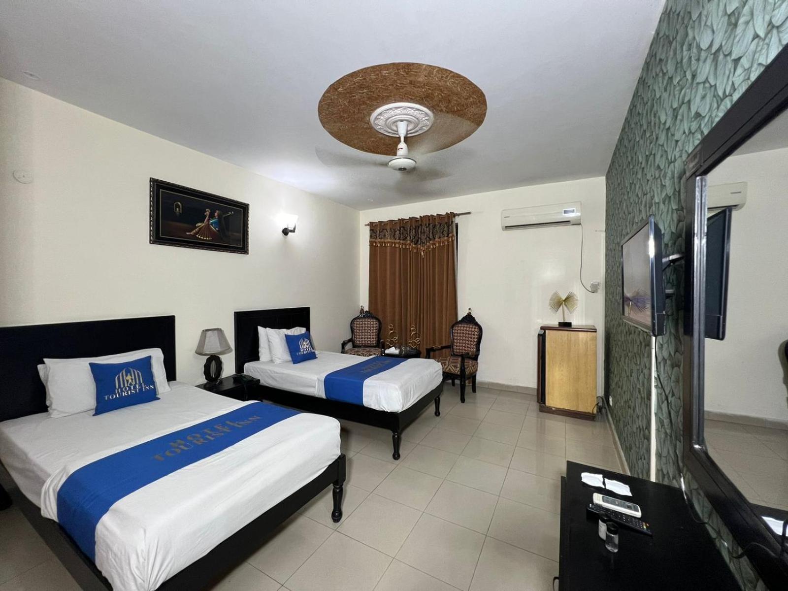 Hotel Tourist Inn Лахор Екстер'єр фото